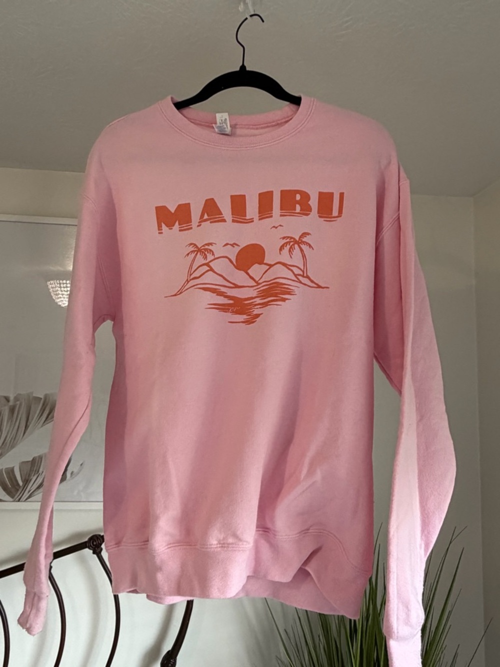 Malibu Graphic Pink Sweatshirt